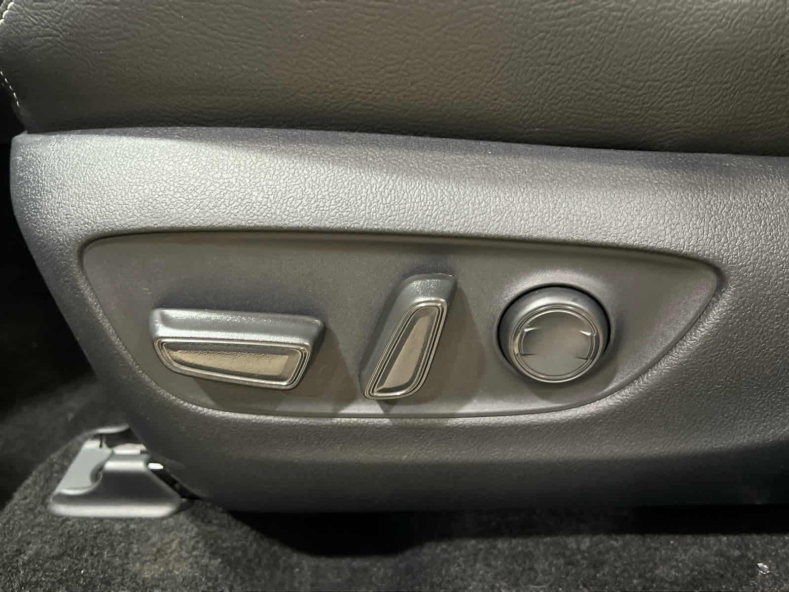 New 2025 Toyota RAV4 XLE w/ Convenience Package image 15