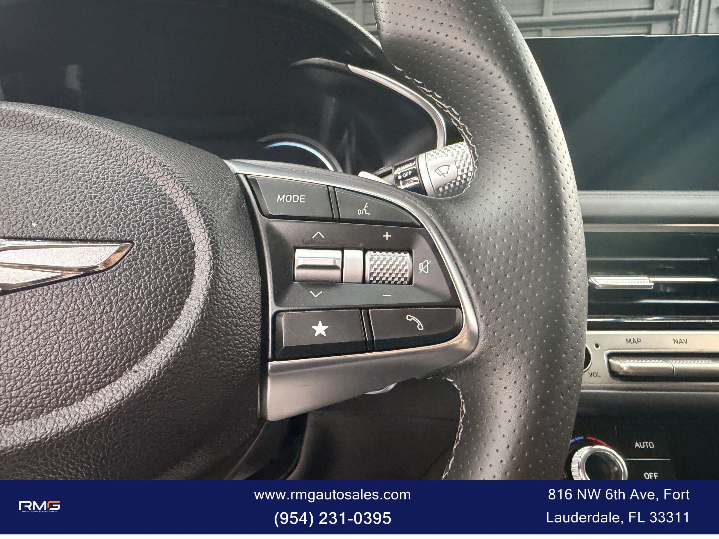 Used 2025 Genesis G70 2.5T RWD image 20
