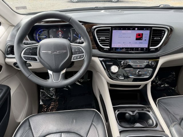 Used 2023 Chrysler Pacifica Limited FWD image 20