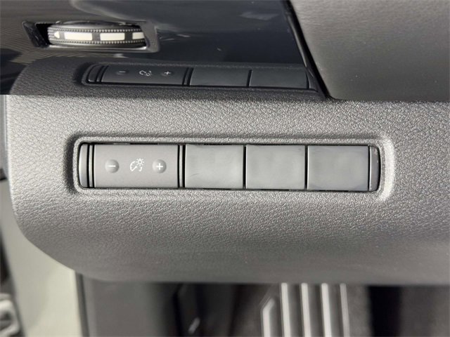 Used 2025 Nissan Pathfinder S image 19