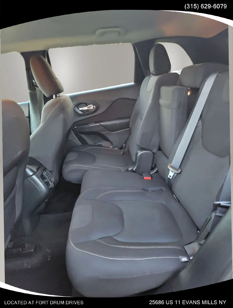 Used 2016 Jeep Cherokee Latitude w/ Comfort/Convenience Group AWD/4WD image 12