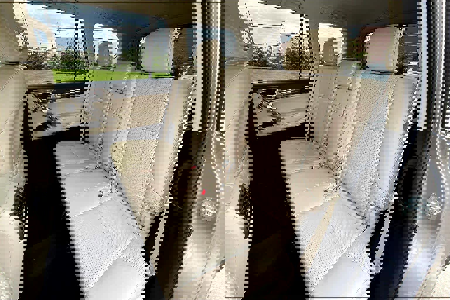 Used 2020 Lexus GX 460 Luxury w/ Accessory Package image 21