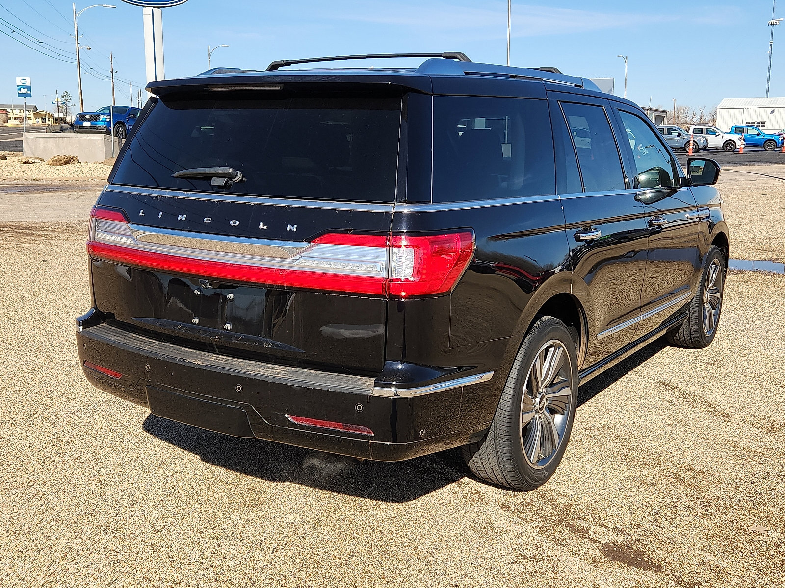 Used 2019 Lincoln Navigator Reserve image 4