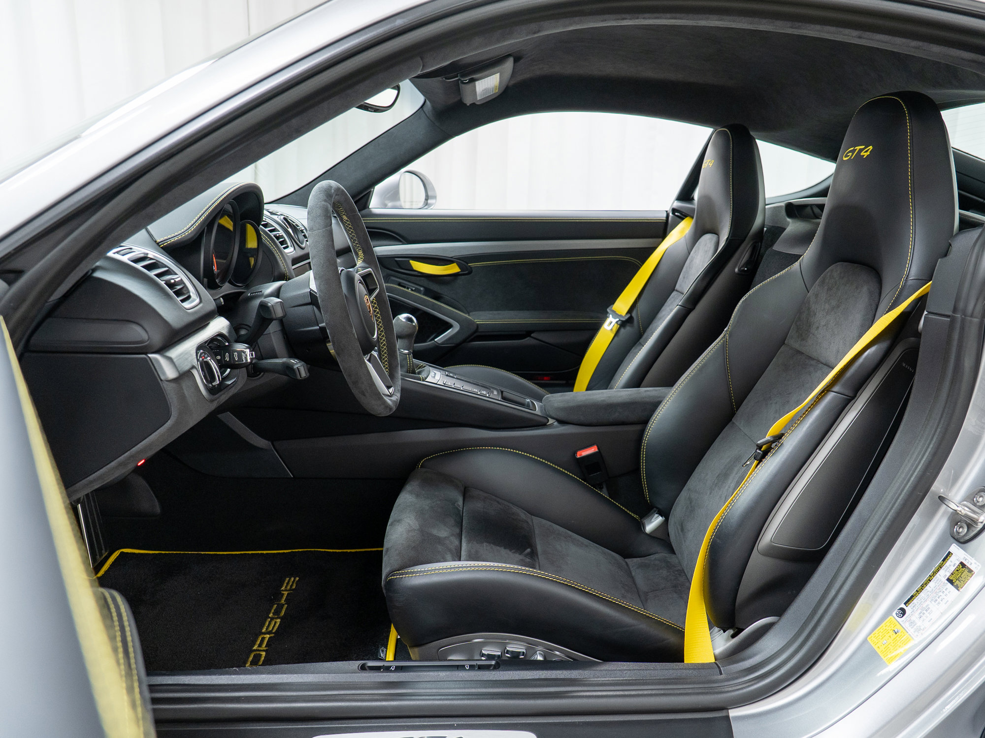 Certified 2016 Porsche Cayman GT4 RWD image 19