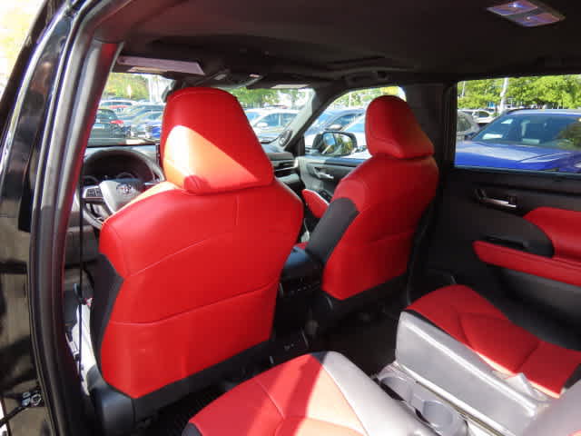 Used 2025 Toyota Highlander XSE AWD/4WD image 16
