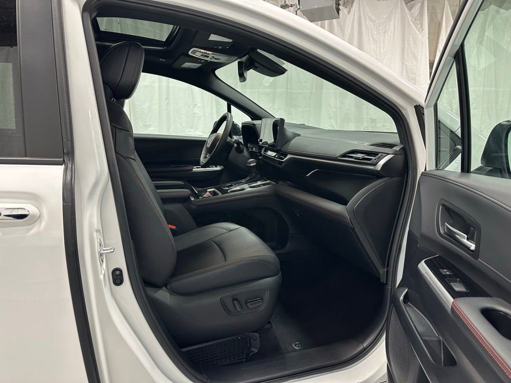 Used 2025 Toyota Sienna XSE image 62
