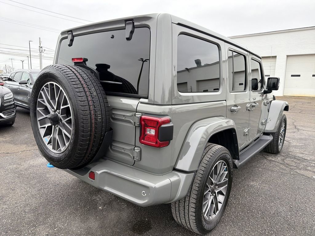 Used 2022 Jeep Wrangler Unlimited Sahara AWD/4WD image 6