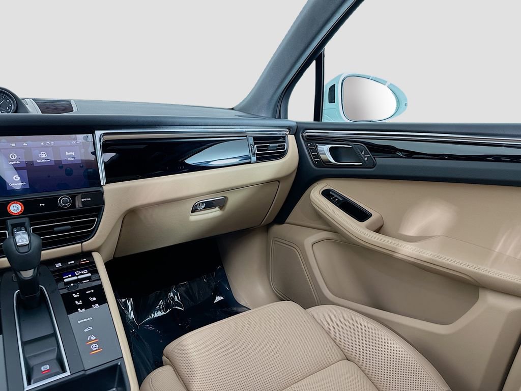 Used 2025 Porsche Macan image 26