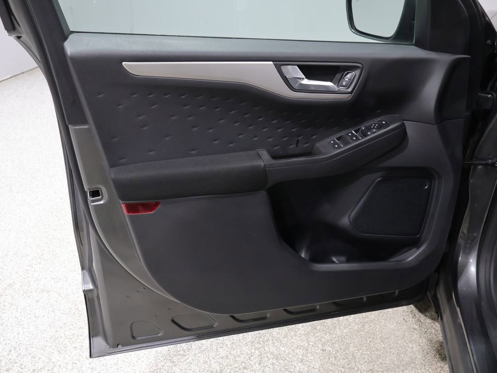 Used 2020 Ford Escape SE image 13