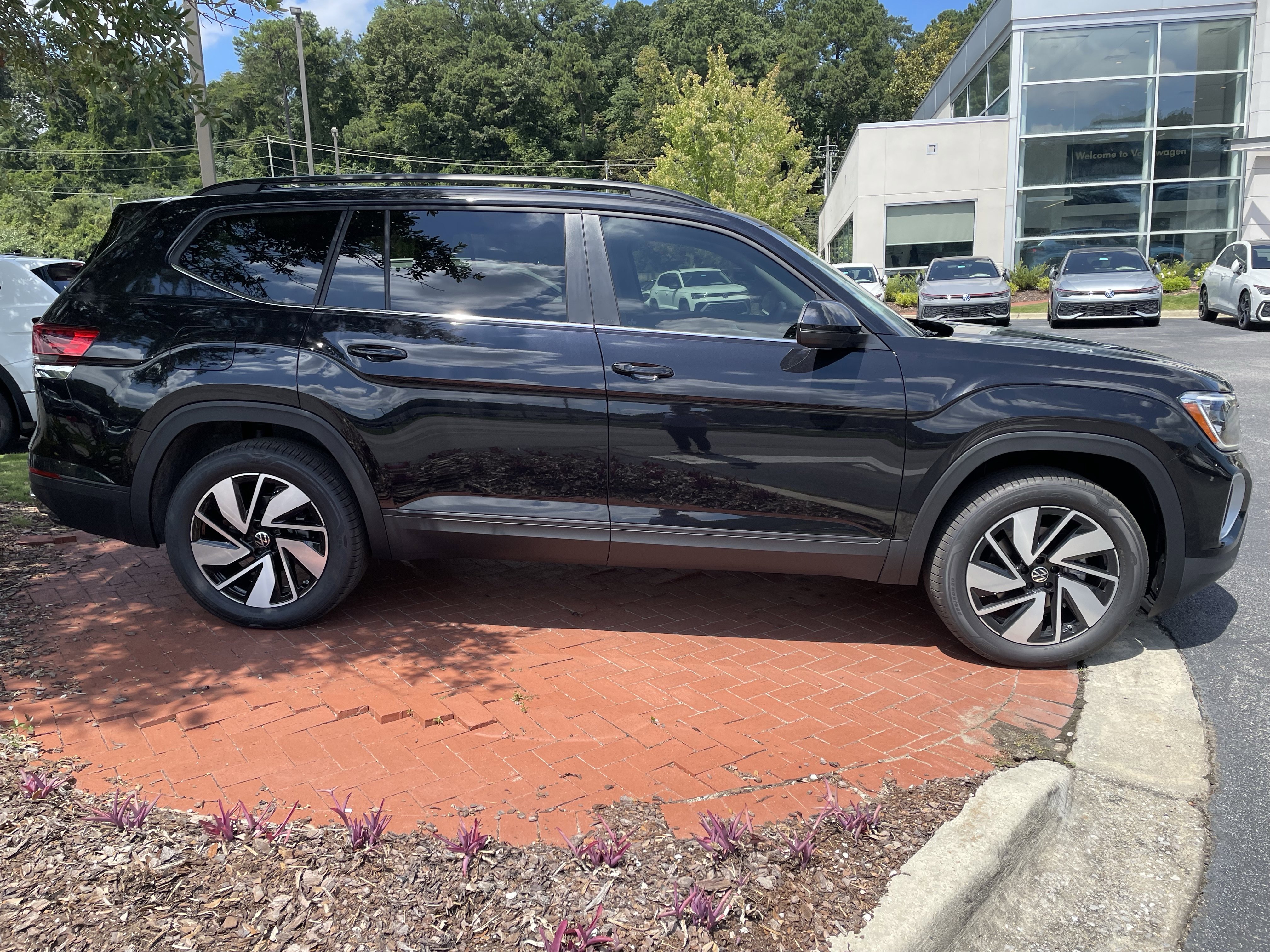 New 2026 Volkswagen Atlas SE image 4