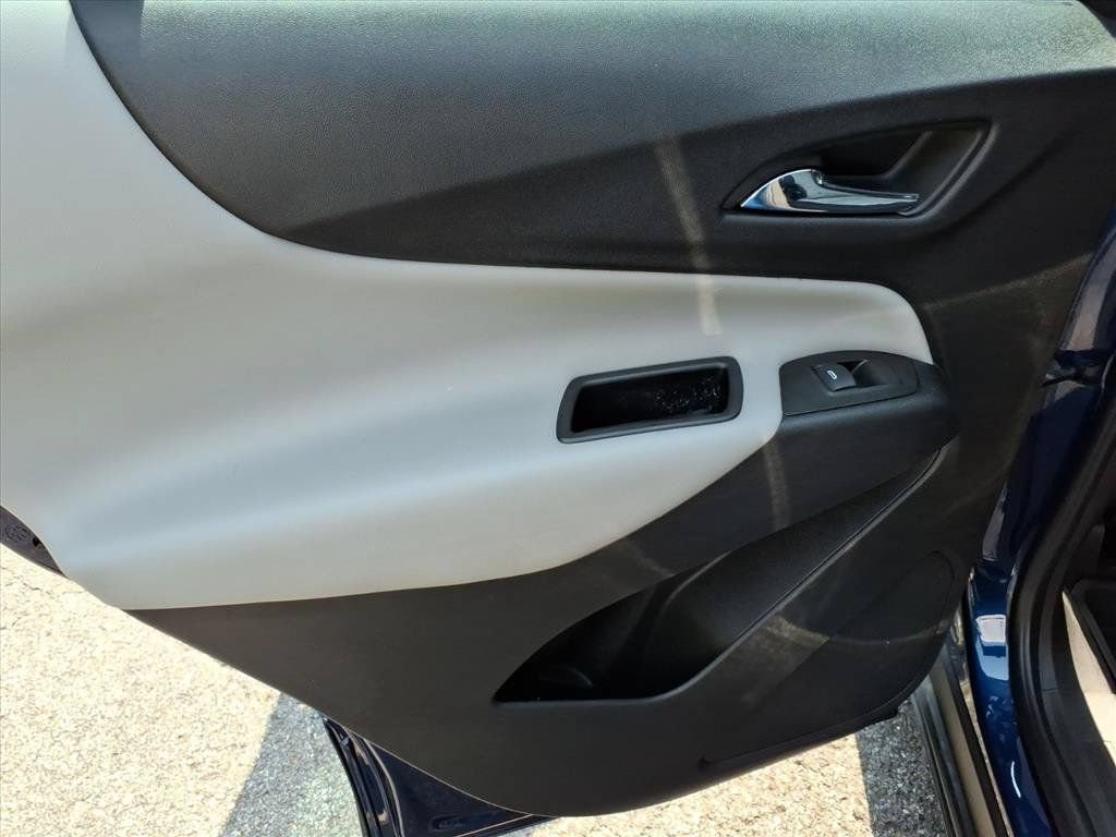 Used 2022 Chevrolet Equinox LS w/ LPO, Floor Liner Package FWD image 19