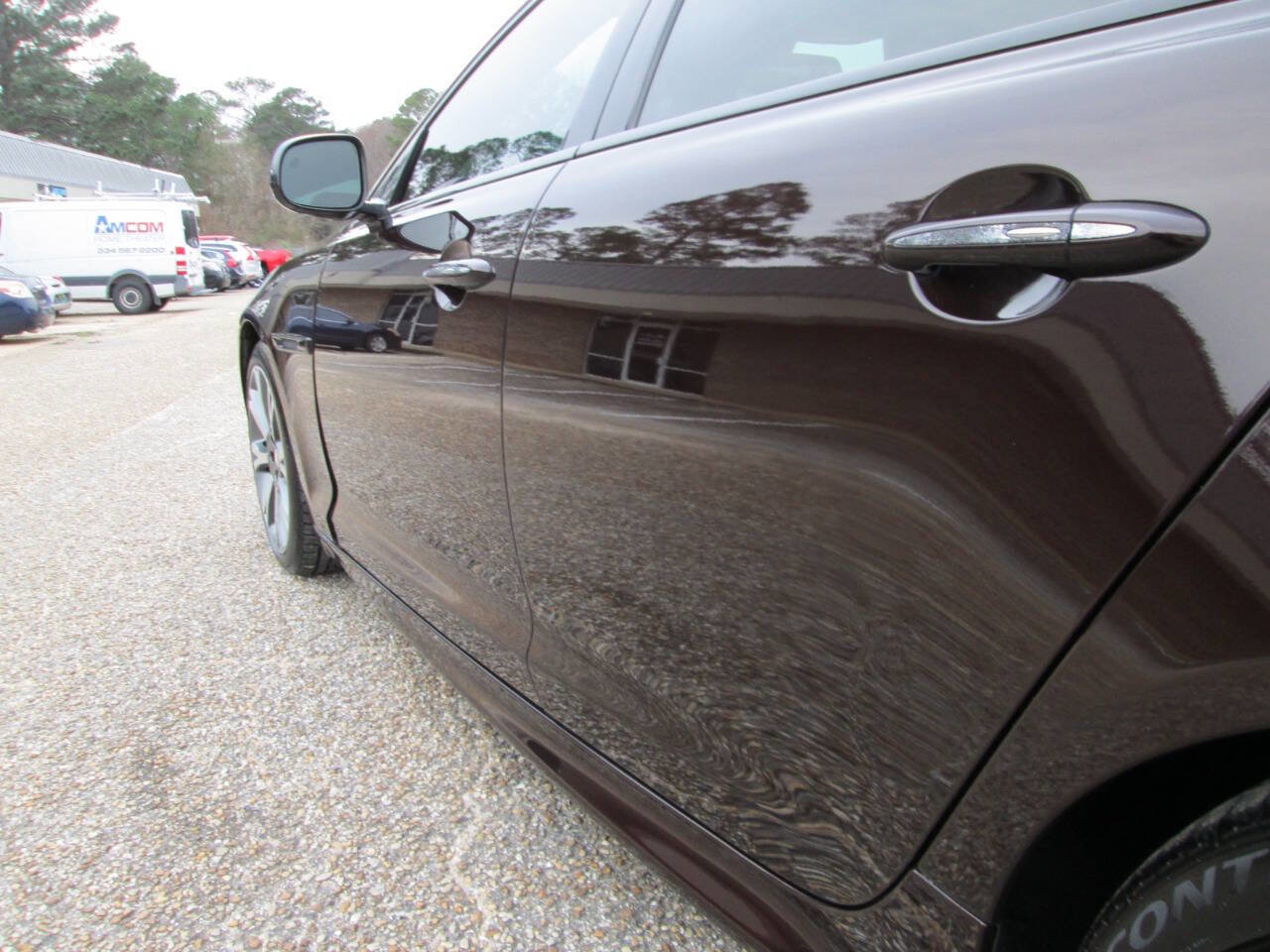 Used 2015 Jaguar XJ image 12