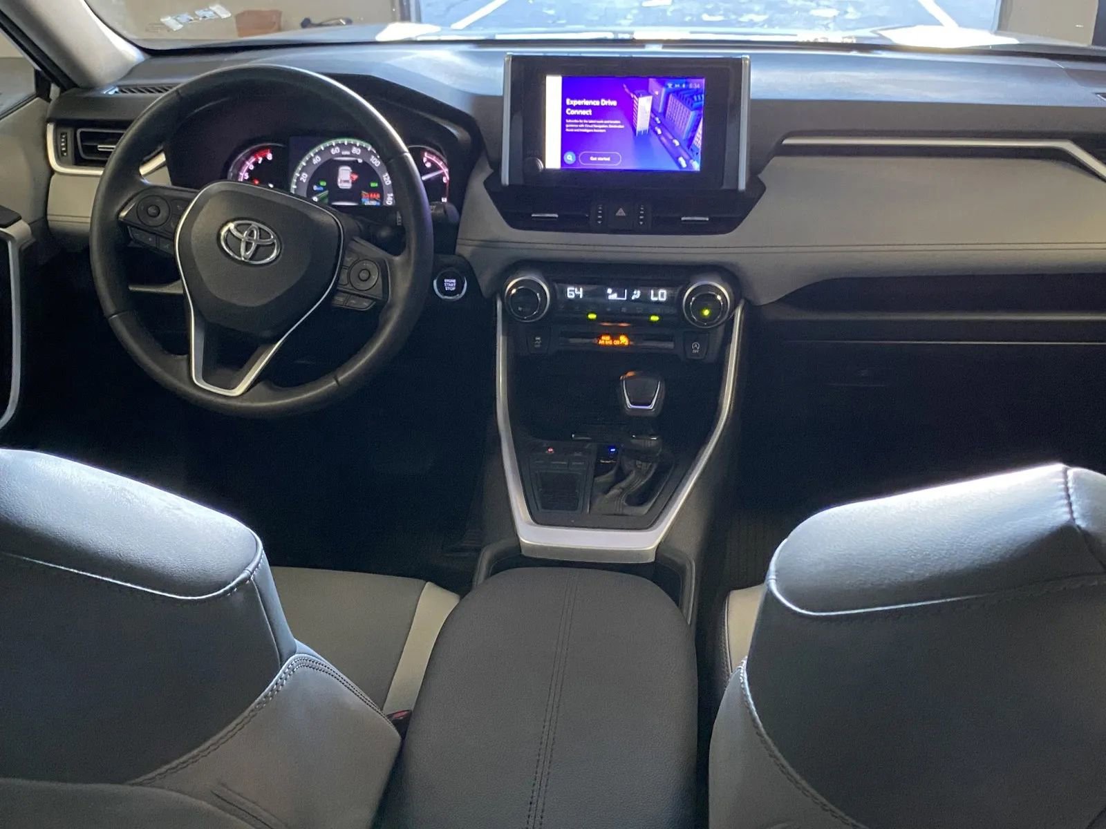 Used 2023 Toyota RAV4 XLE Premium image 5