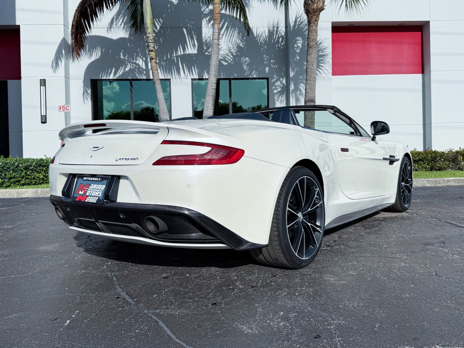 Used 2014 Aston Martin Vanquish Volante image 14