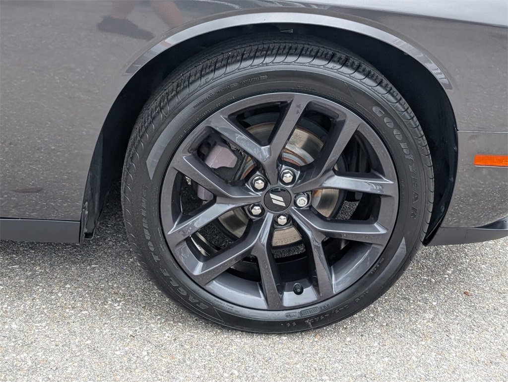 Used 2019 Dodge Challenger SXT w/ Blacktop Package image 9