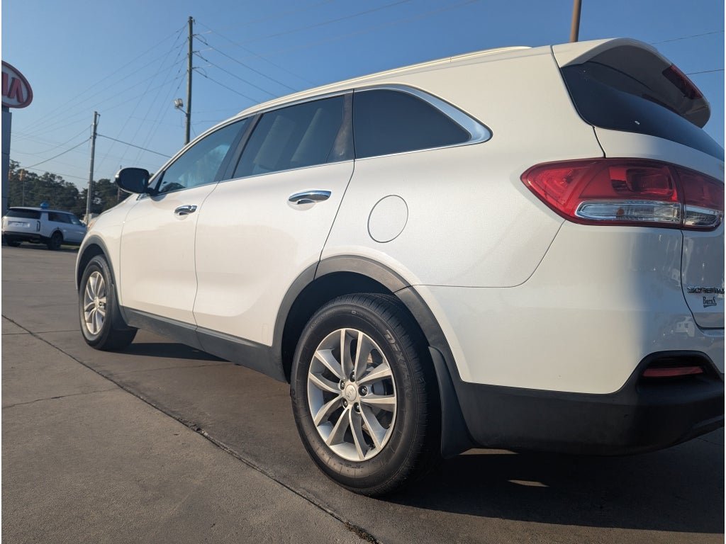 Used 2018 Kia Sorento FWD image 3