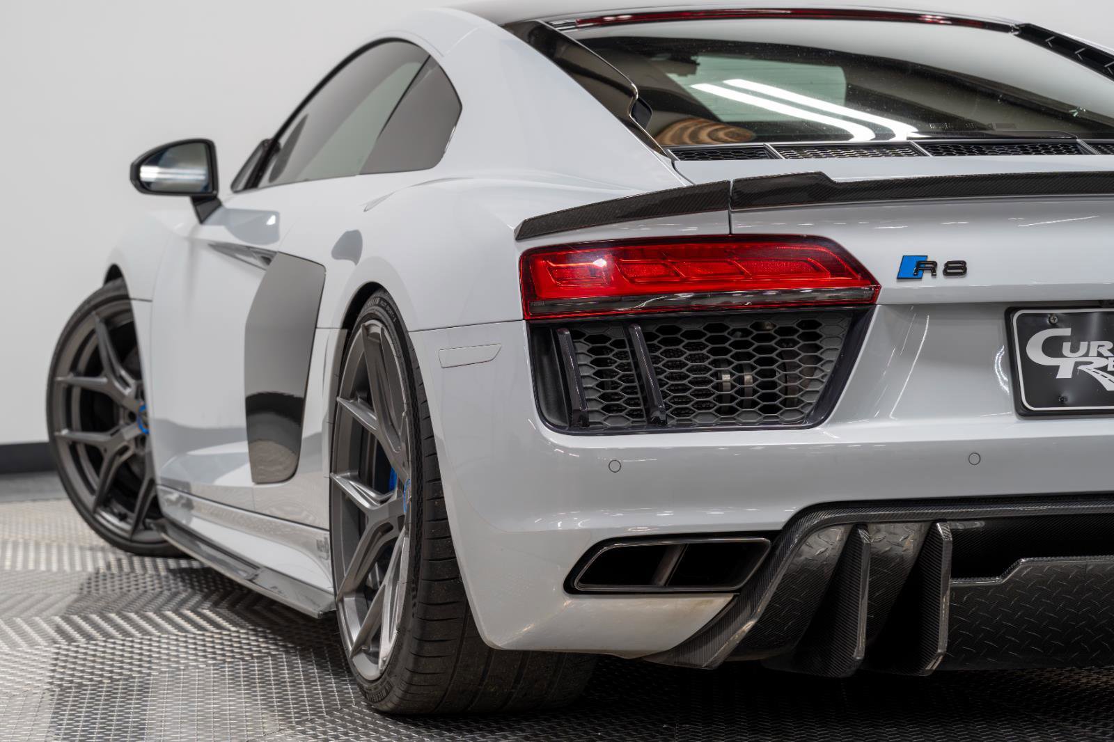 Used 2017 Audi R8 V10 plus w/ Full Leather Package image 39