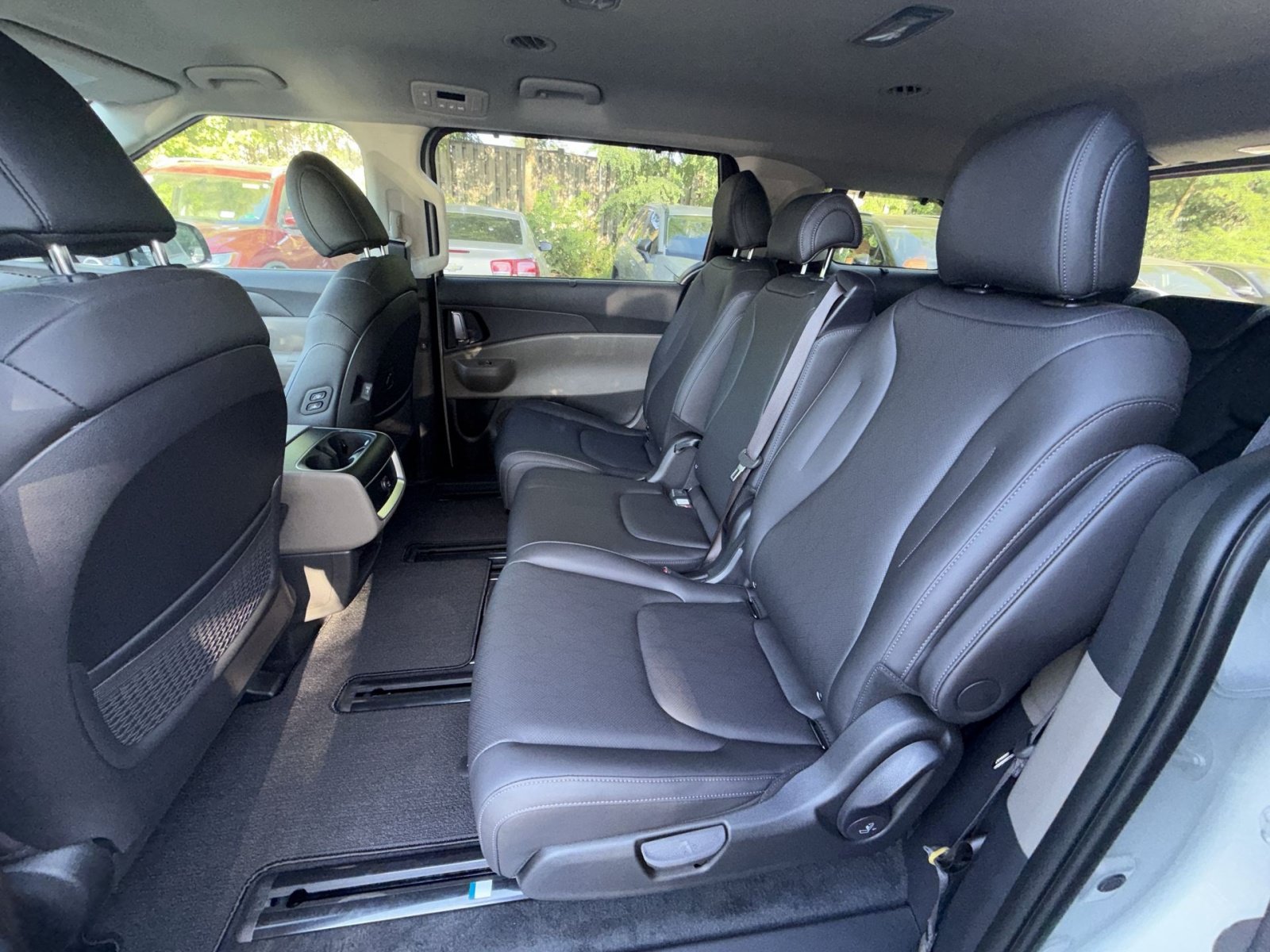 New 2026 Kia Carnival EX FWD image 29