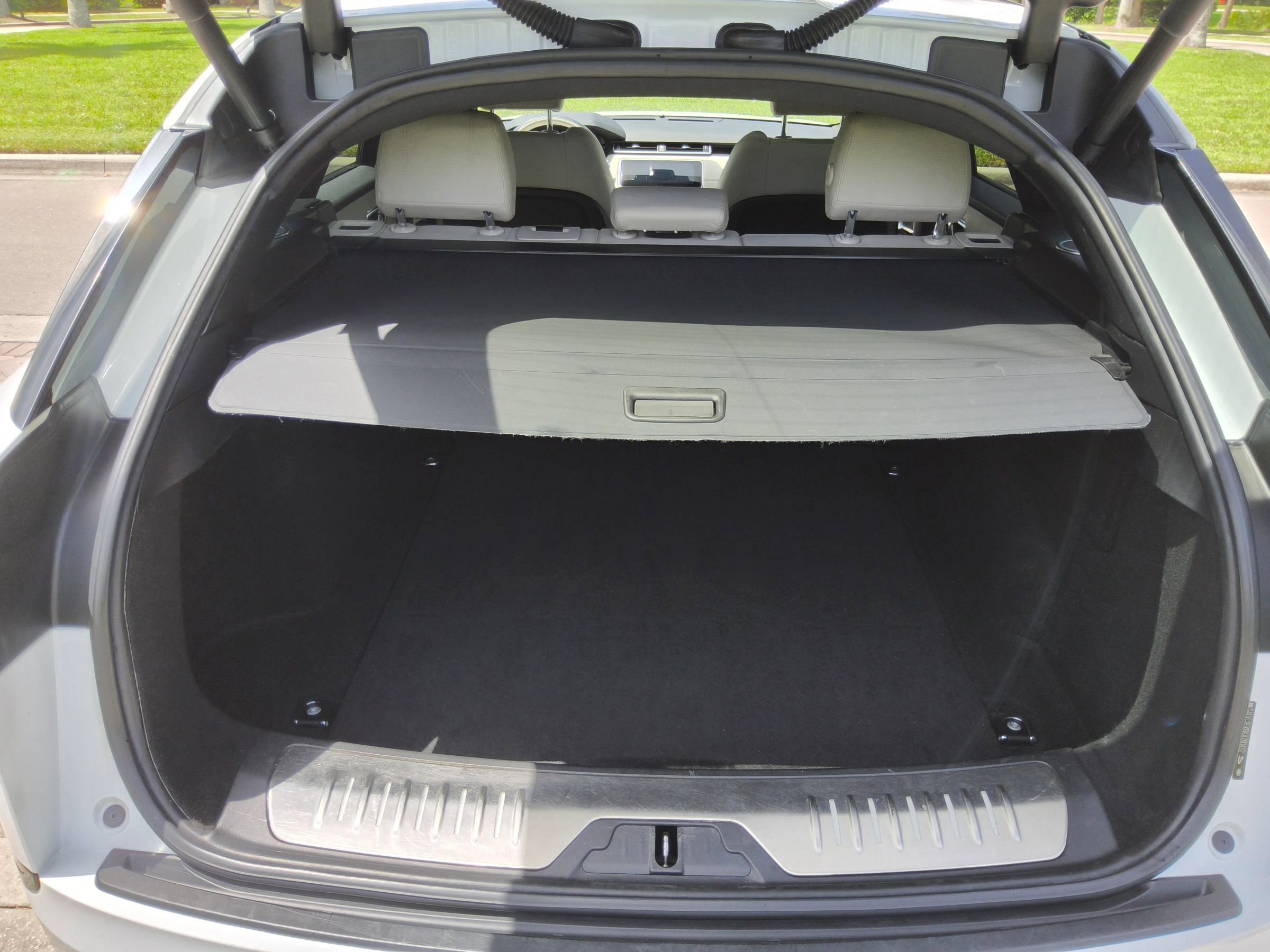 Used 2019 Land Rover Range Rover Velar R-Dynamic SE image 46