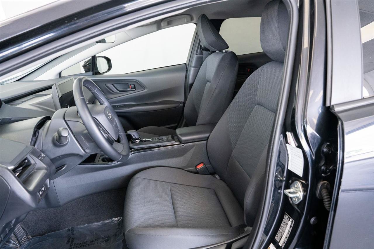 Used 2025 Toyota Prius LE FWD image 12