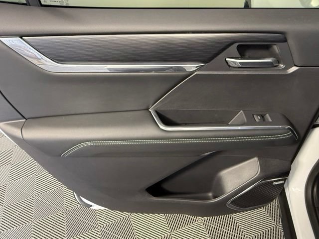 Used 2025 GMC Acadia Elevation FWD image 38