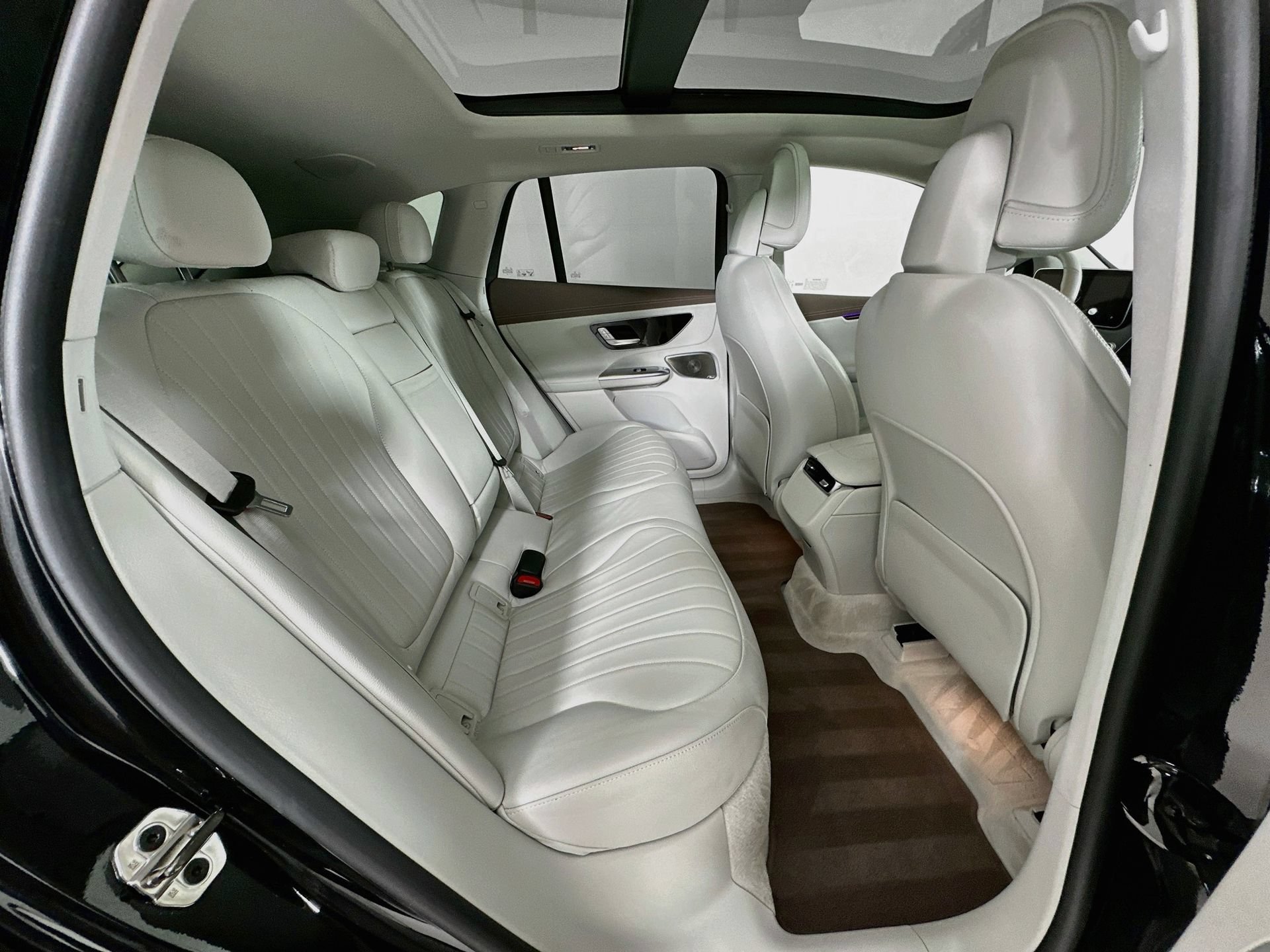 Certified 2023 Mercedes-Benz EQE 500 4MATIC SUV image 30