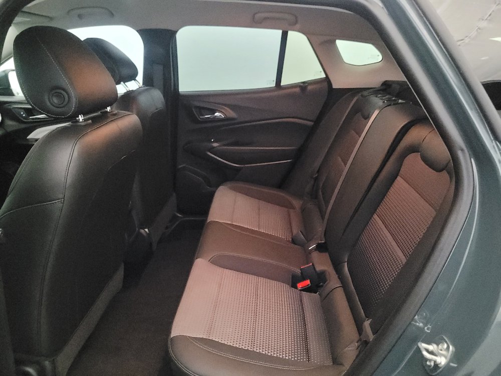 Used 2025 Chevrolet Trax LT FWD image 18