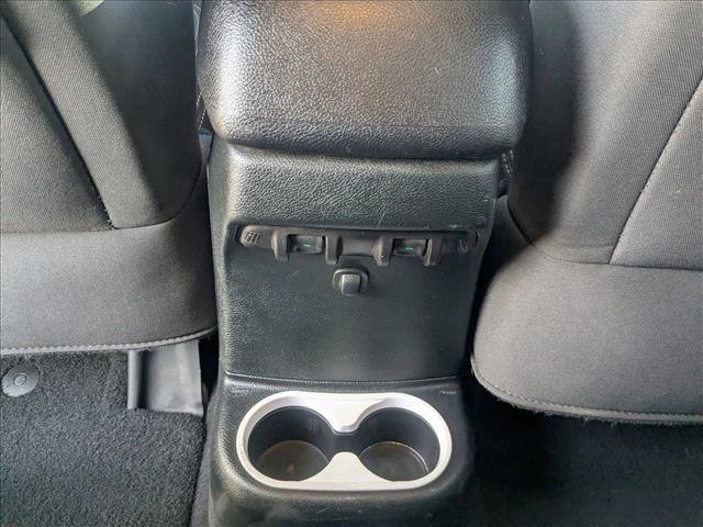 Used 2018 Jeep Wrangler Unlimited Sahara w/ Connectivity Group image 18