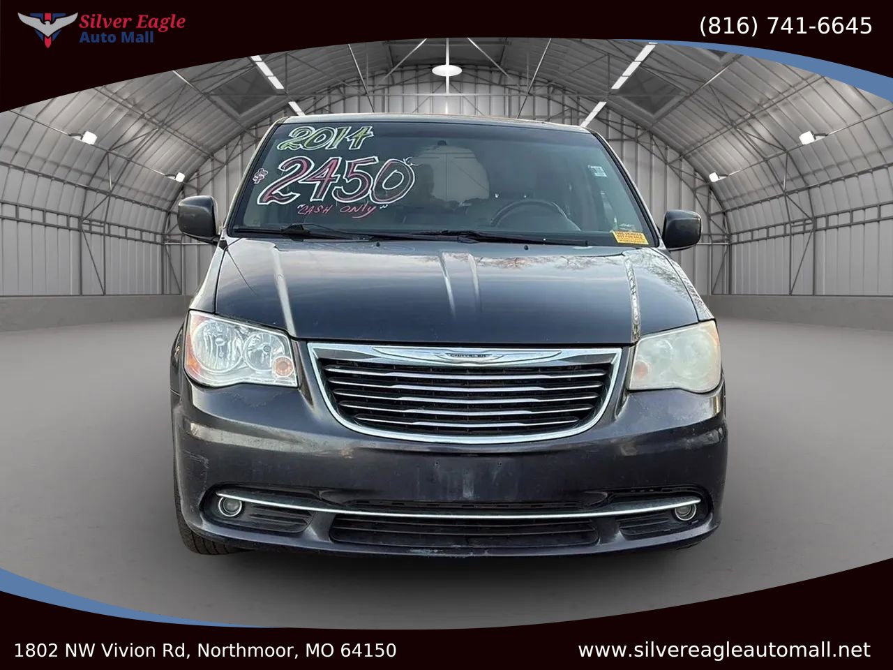 Used 2014 Chrysler Town & Country Touring image 8