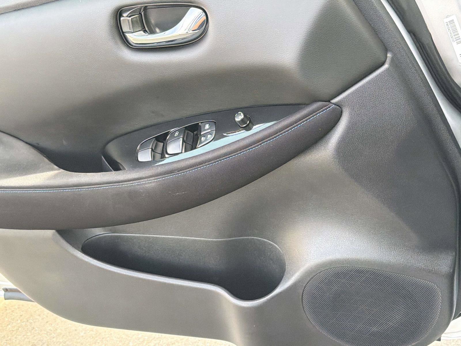 Used 2022 Nissan Leaf SV image 25