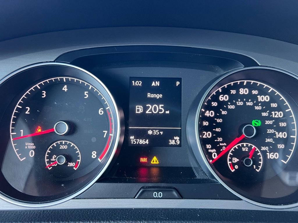 Used 2015 Volkswagen Golf S image 28