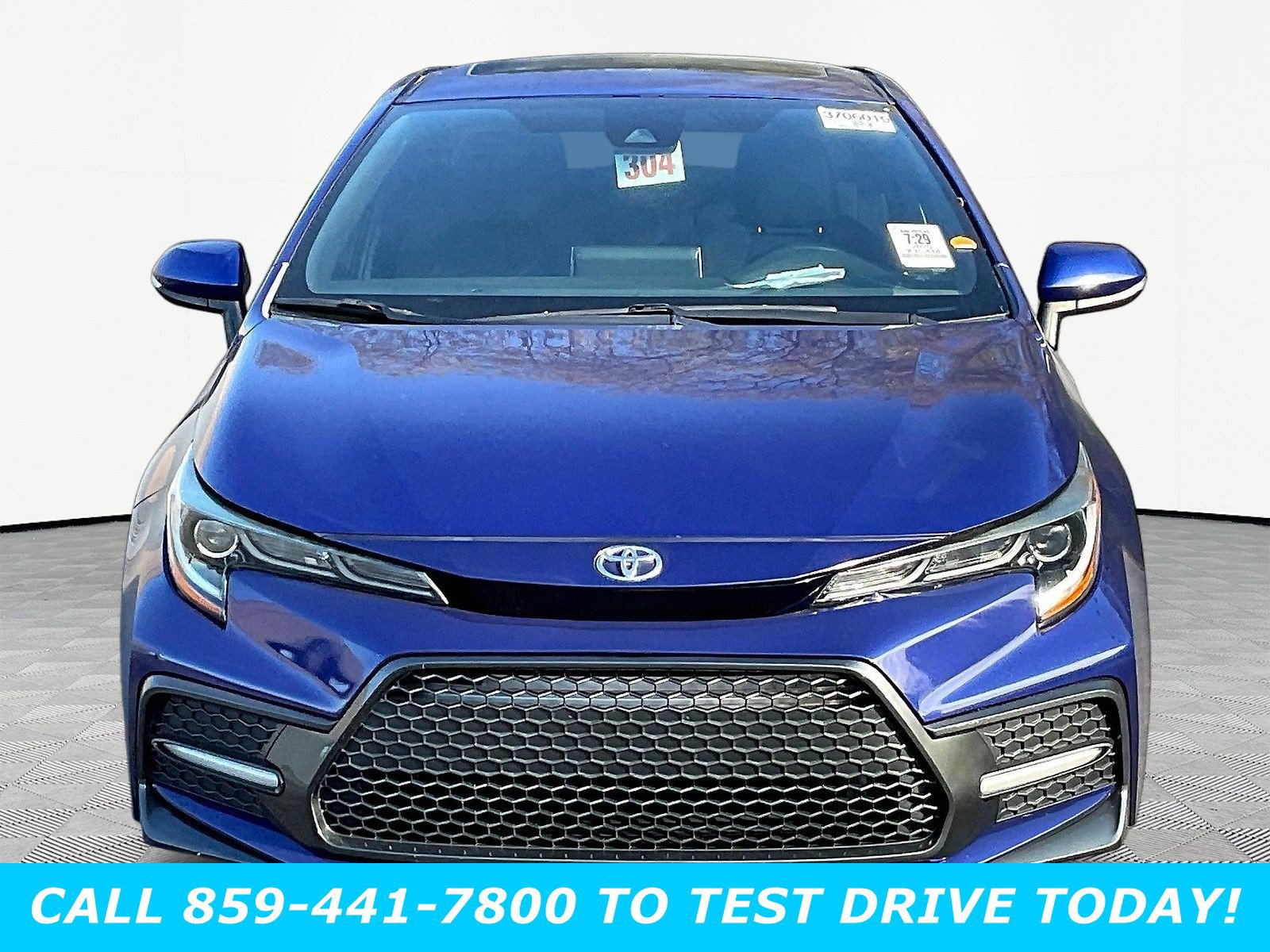 Used 2020 Toyota Corolla SE w/ SE Premium Package FWD image 2