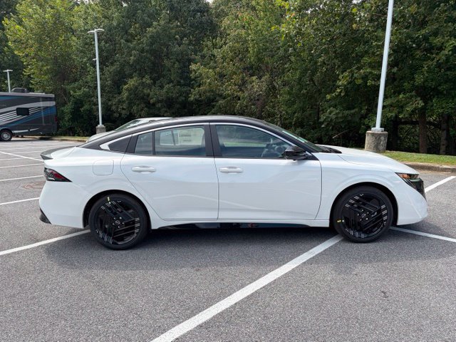 New 2027 Nissan Sentra SR w/ SR Premium Package FWD image 8