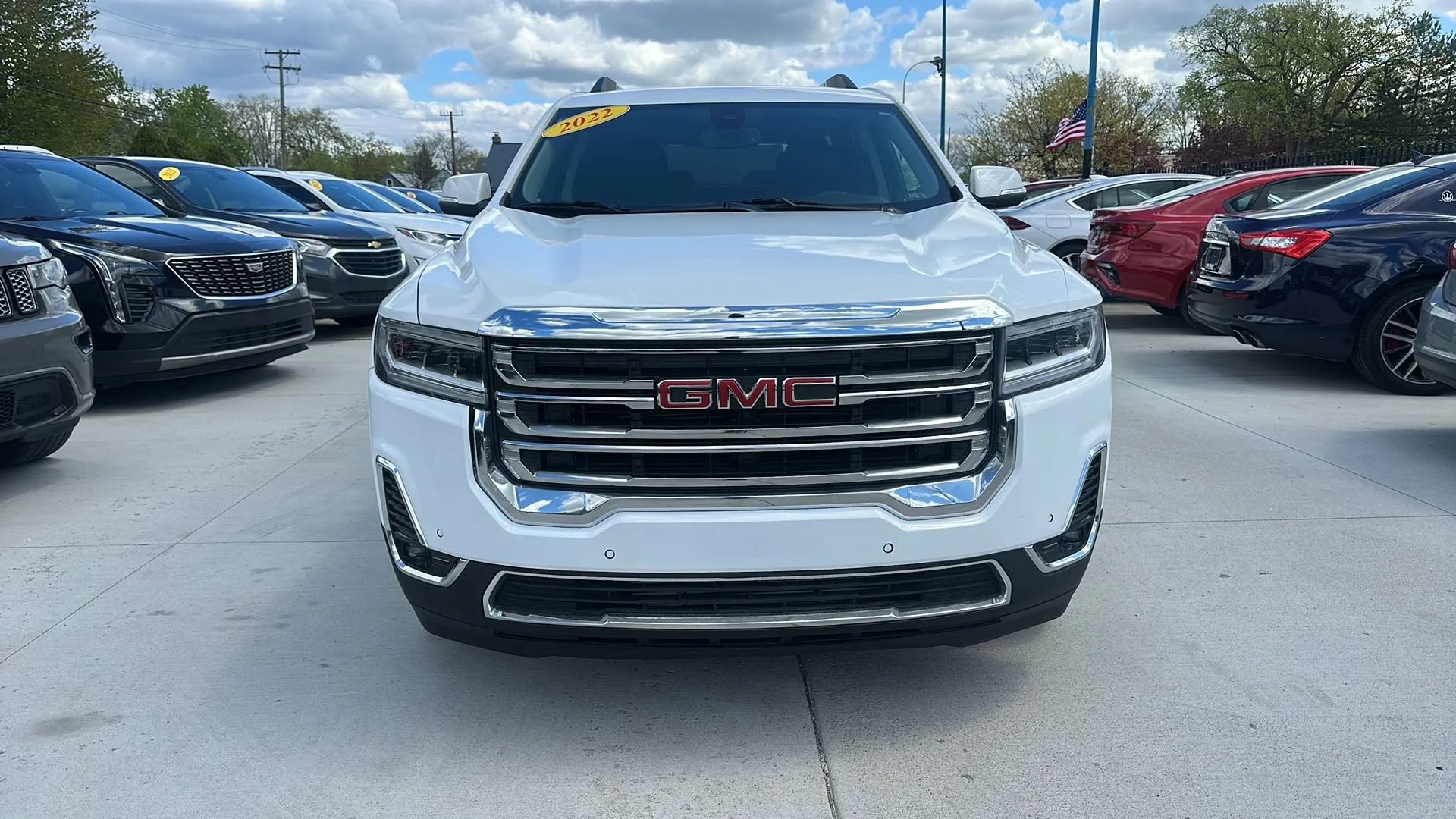 Used 2022 GMC Acadia SLT w/ Preferred Package AWD/4WD image 2