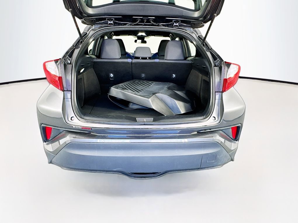 Used 2022 Toyota C-HR XLE image 30