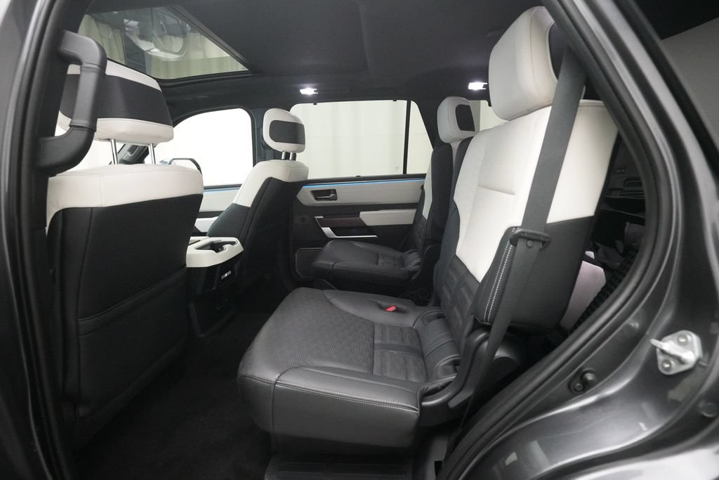 Used 2023 Toyota Sequoia Capstone AWD/4WD image 16