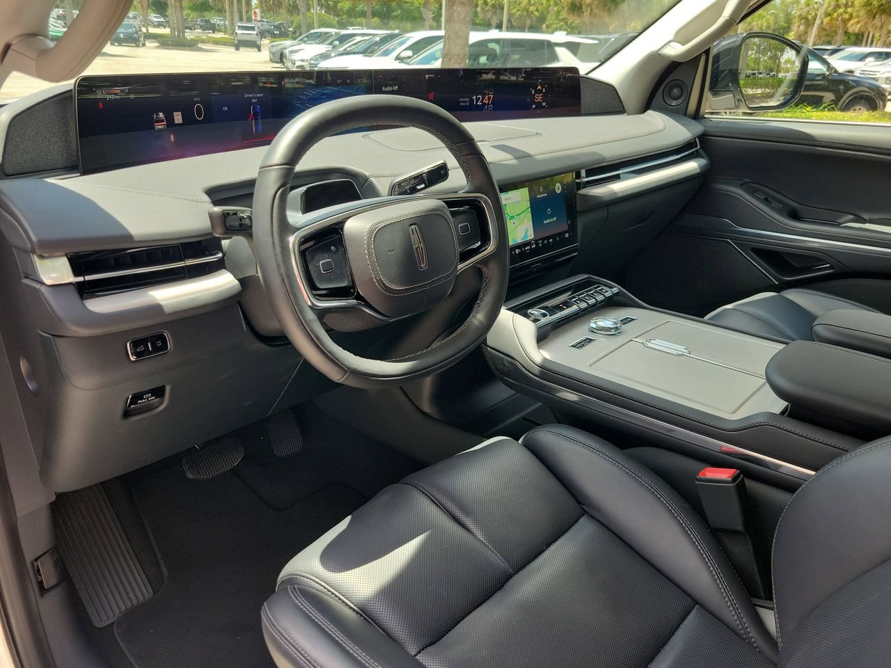 Used 2026 Lincoln Navigator Reserve AWD/4WD image 12