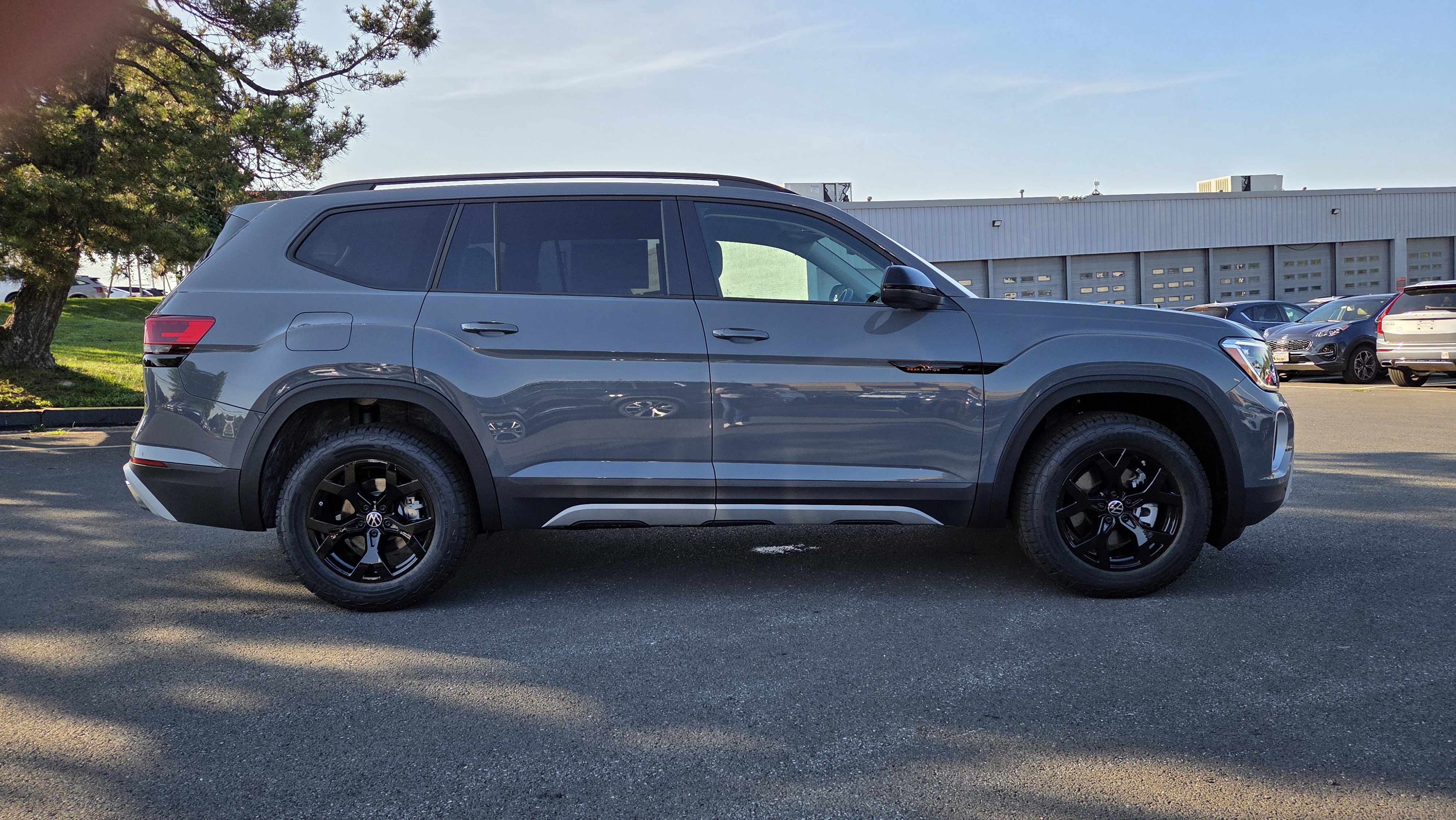 New 2026 Volkswagen Atlas Peak Edition AWD/4WD image 2