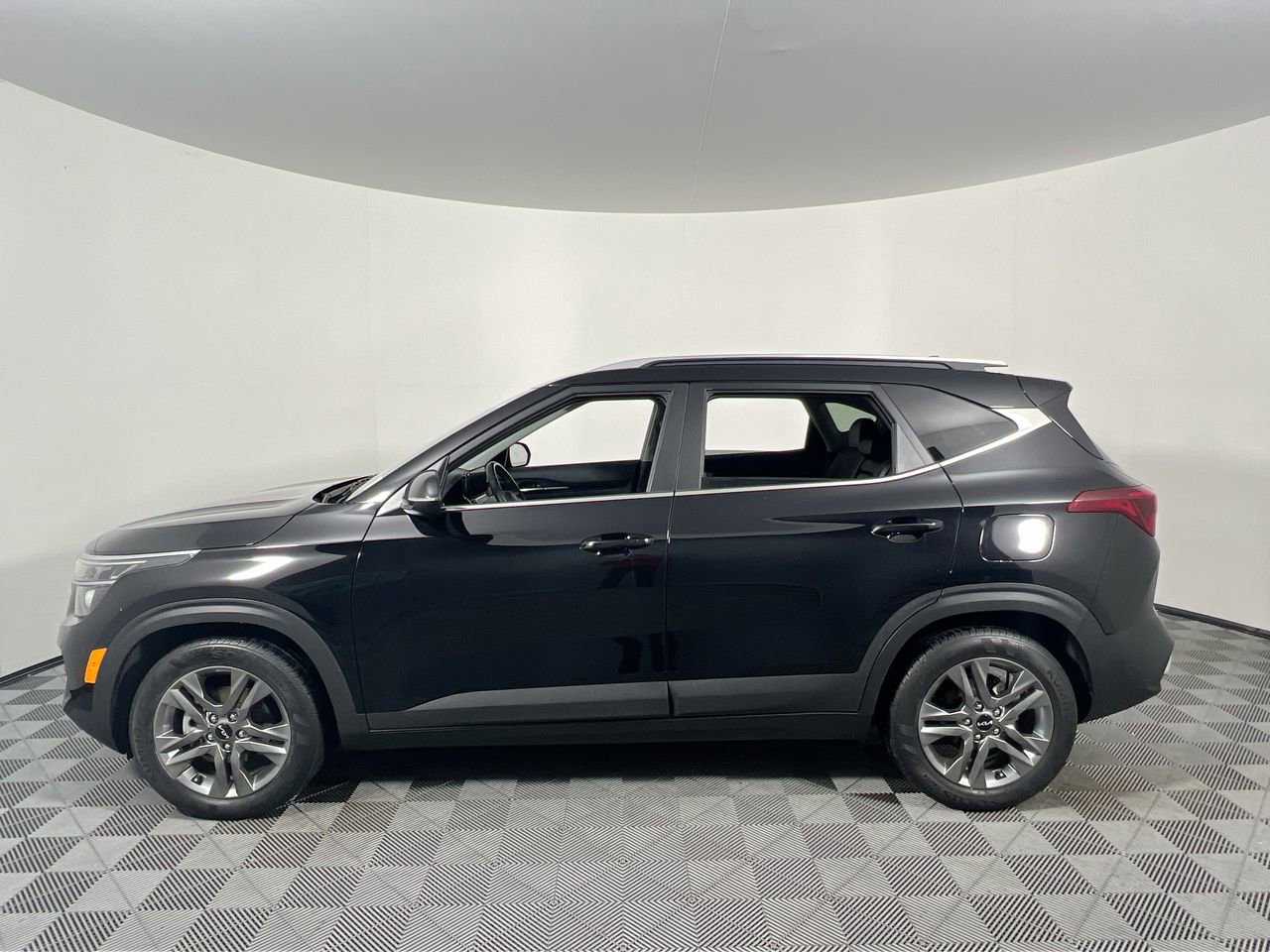 Certified 2023 Kia Seltos S w/ Navigation Package FWD image 8
