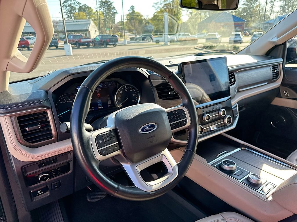 Used 2024 Ford Expedition Limited image 10