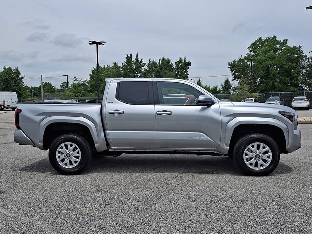 Used 2024 Toyota Tacoma SR5 AWD/4WD image 10