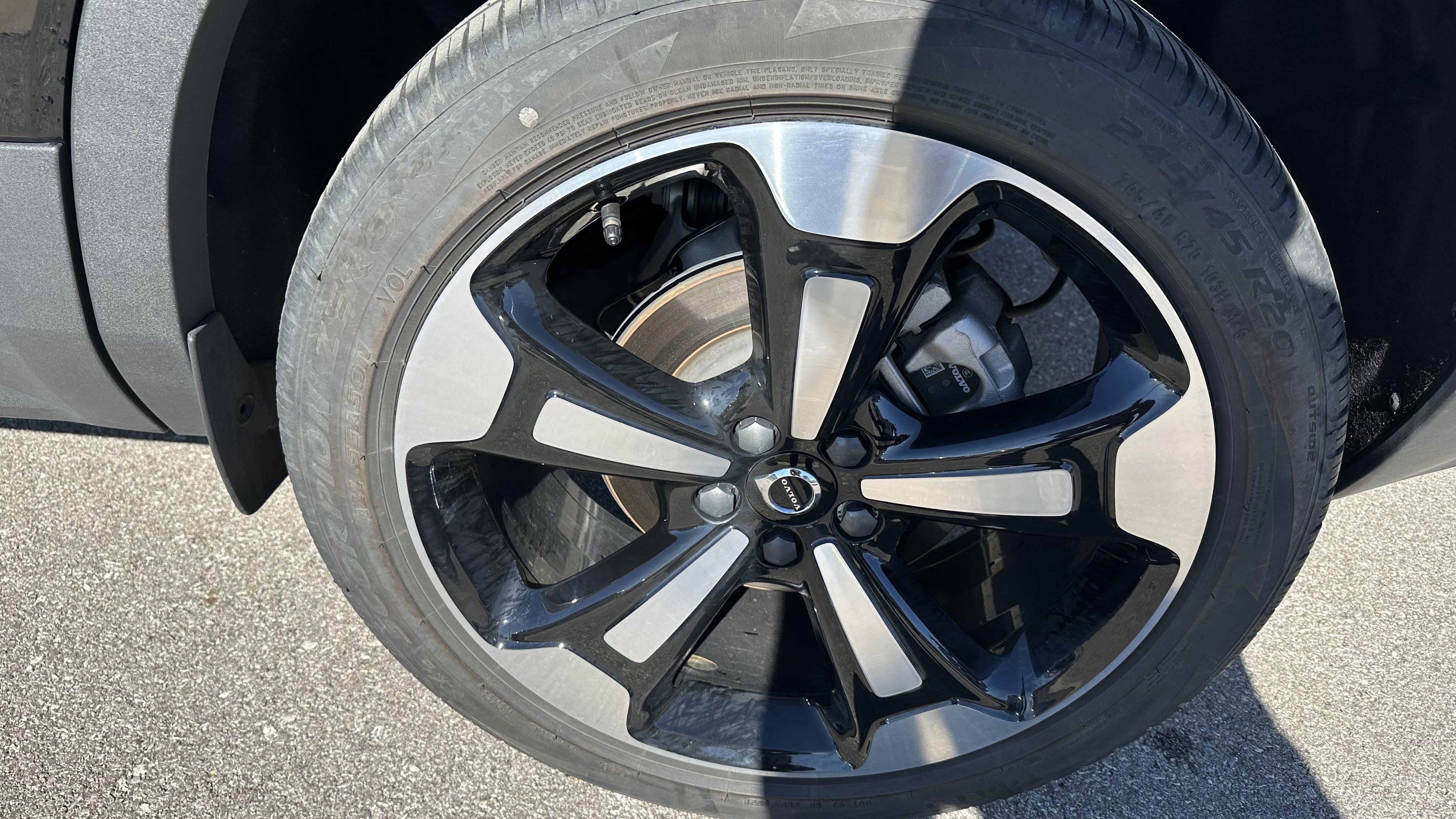 Used 2022 Volvo XC40 T5 Momentum w/ Premium Package image 13