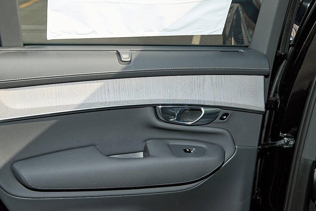 New 2026 Volvo XC90 T8 Ultra w/ Protection Package Premier image 19