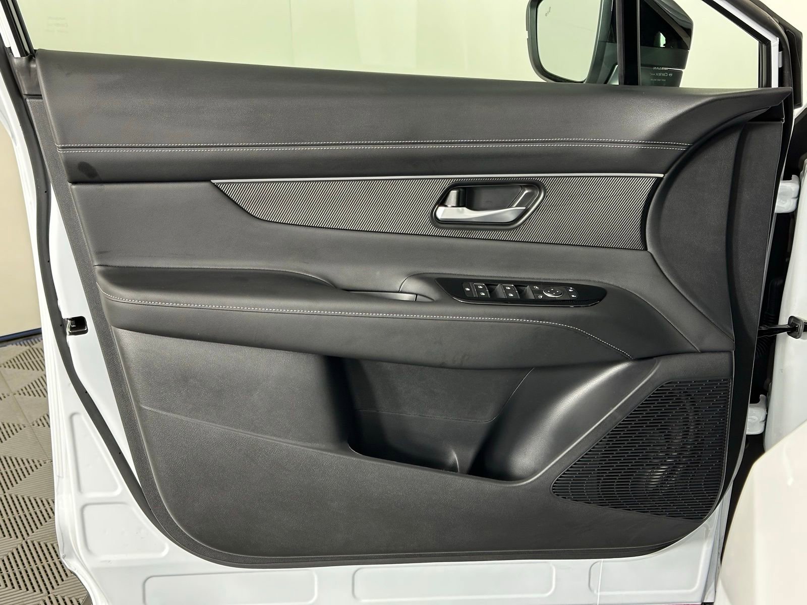 Used 2025 Nissan Murano SV image 35