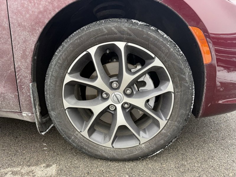 Used 2021 Chrysler Pacifica Limited image 4