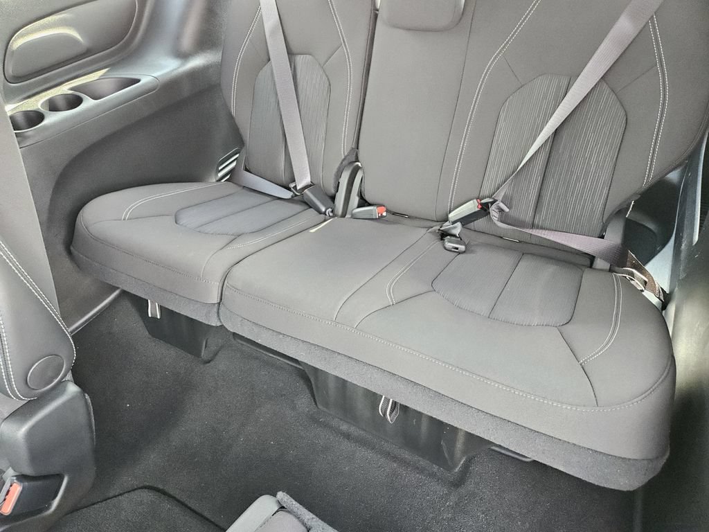 Used 2024 Chrysler Pacifica Touring FWD image 30