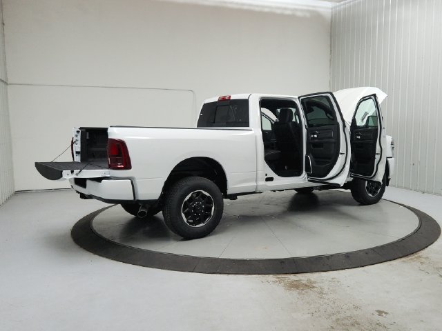 New 2026 RAM 2500 Laramie AWD/4WD image 16