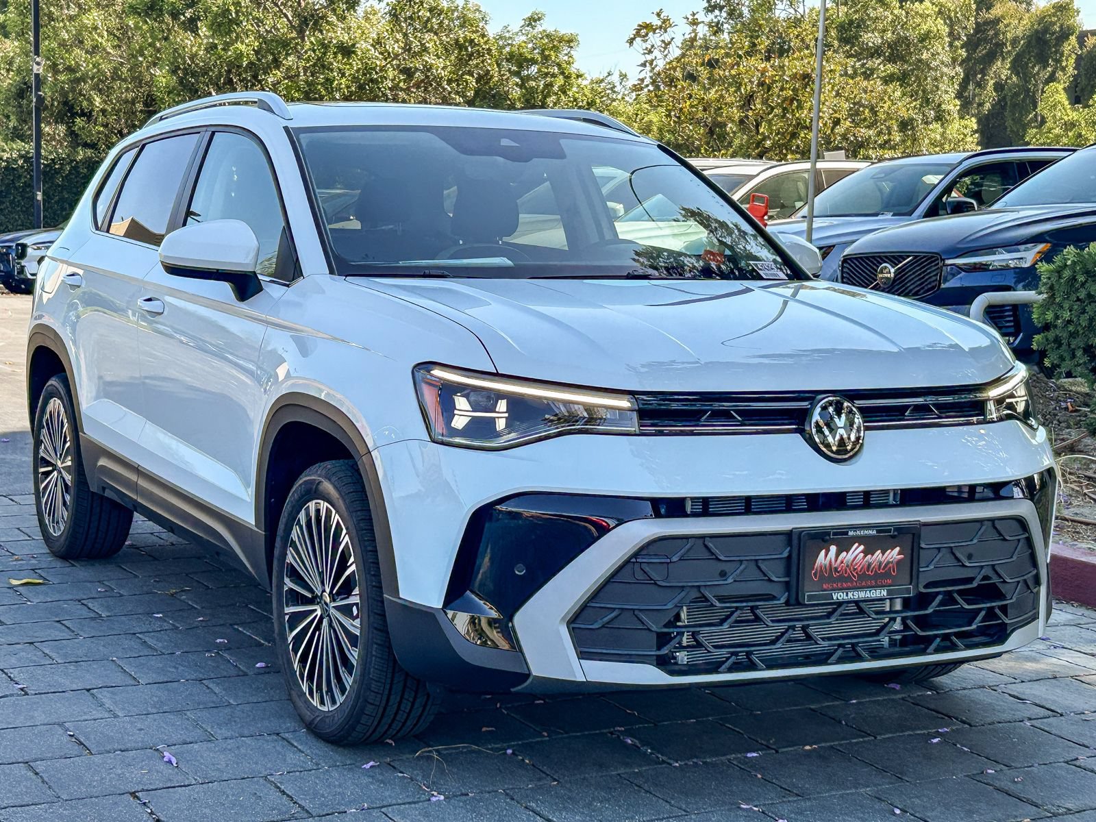 New 2026 Volkswagen Taos SE FWD image 3