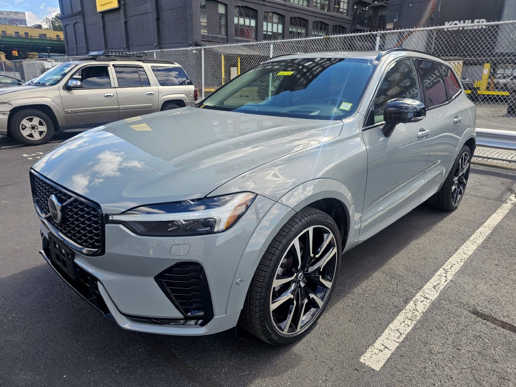 Certified 2024 Volvo XC60 B5 Ultimate w/ Climate Package AWD/4WD image 24
