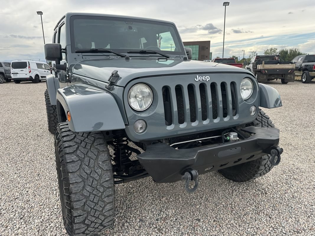 Used 2014 Jeep Wrangler Unlimited Sahara w/ Connectivity Group AWD/4WD image 2